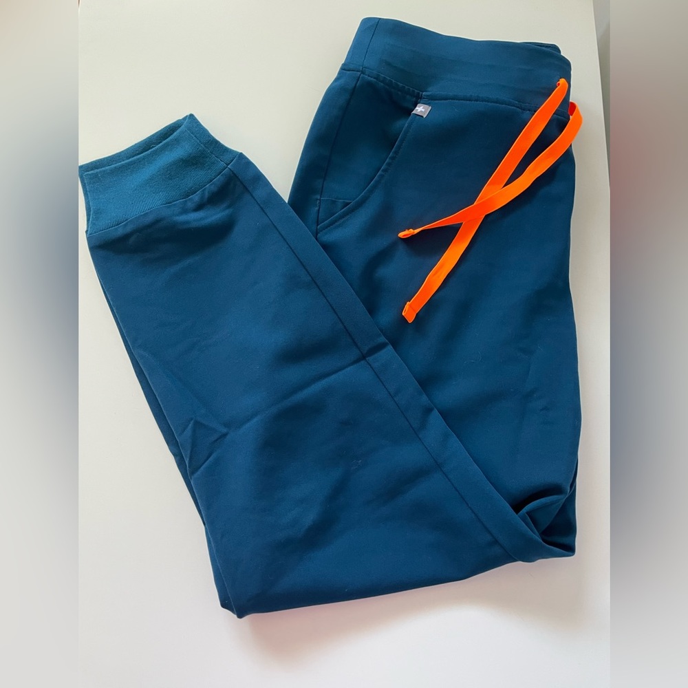 FIGS Zamora jogger
